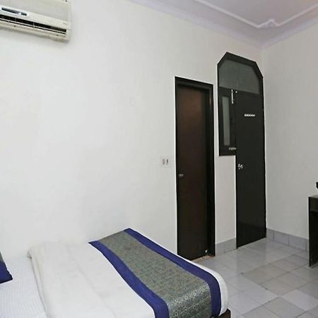 Hotel Keshew International New Delhi Exterior photo