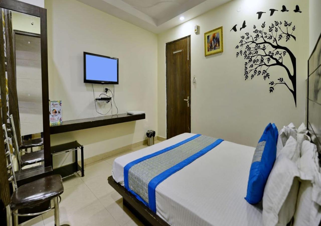 Hotel Keshew International New Delhi Exterior photo