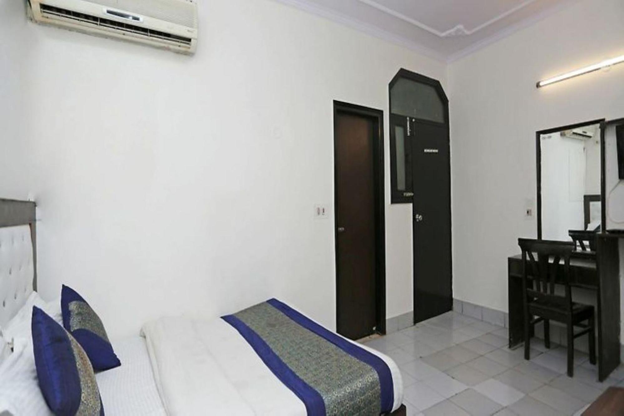 Hotel Keshew International New Delhi Exterior photo